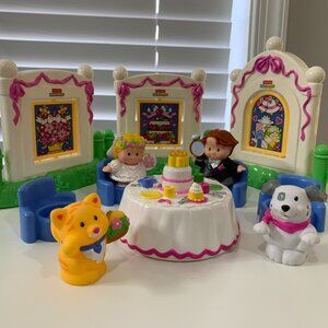Complete FISHER PRICE Little People Wedding Celebration Set.